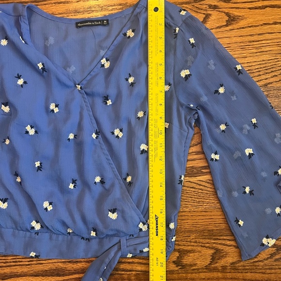Abercrombie & Fitch Cornflower Blue Wrap Top
Size: Medium - Picture 7 of 9